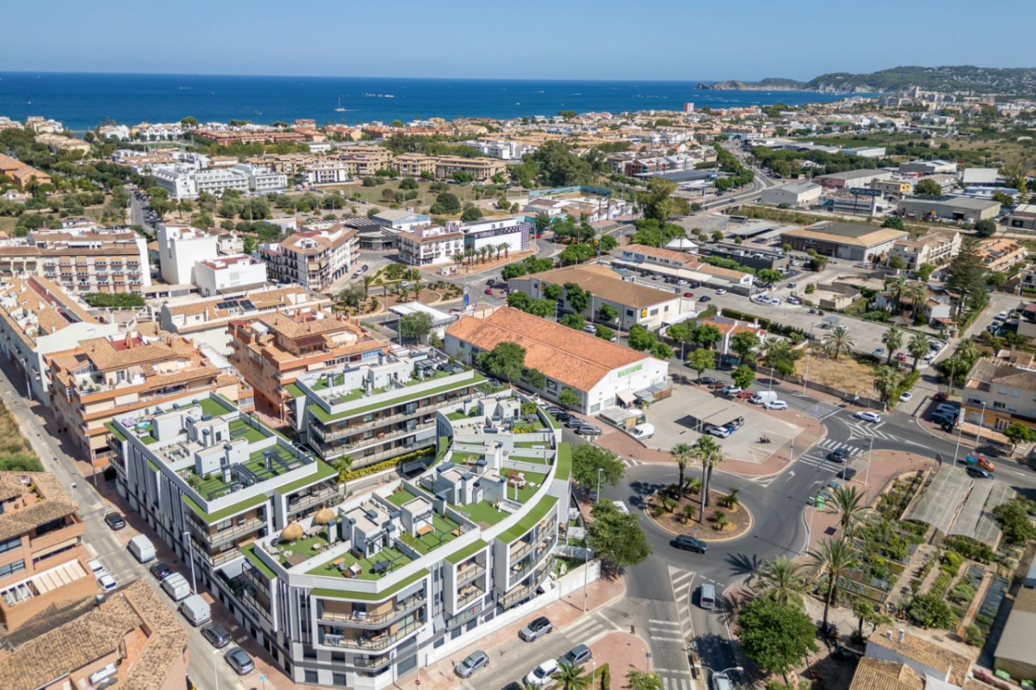 Exclusive 3-bedroom apartment with a huge private solarium and sea views in Javea.