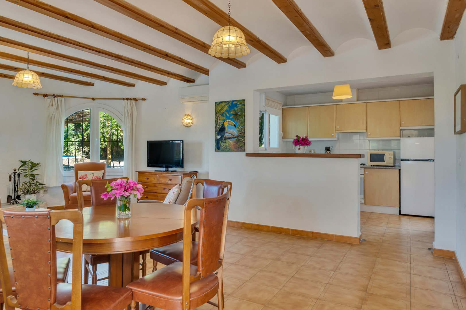 Villa mit separatem Apartment und Blick auf den Montgó, 600 m vom Meer entfernt.