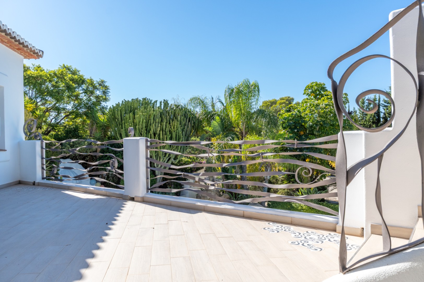 Stunning Ibiza-Style Villa with Tennis Court and Montgo Views in Javea