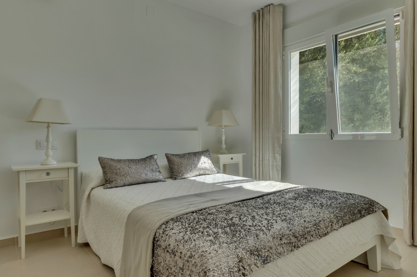 Stunning Ibiza-Style Villa with Tennis Court and Montgo Views in Javea