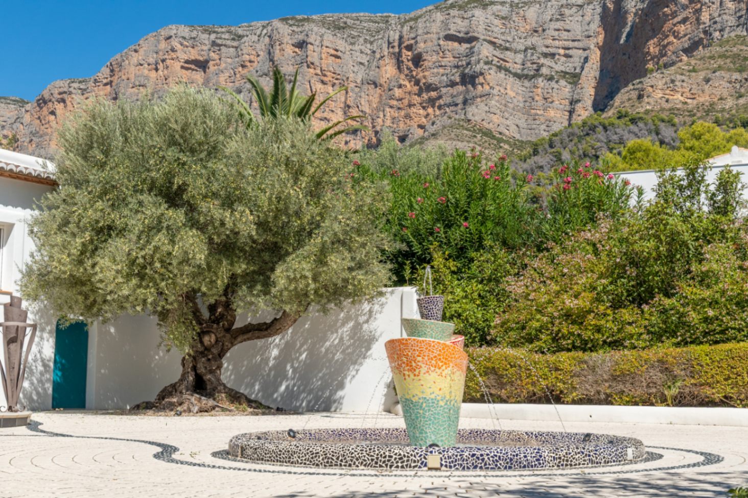 Stunning Ibiza-Style Villa with Tennis Court and Montgo Views in Javea