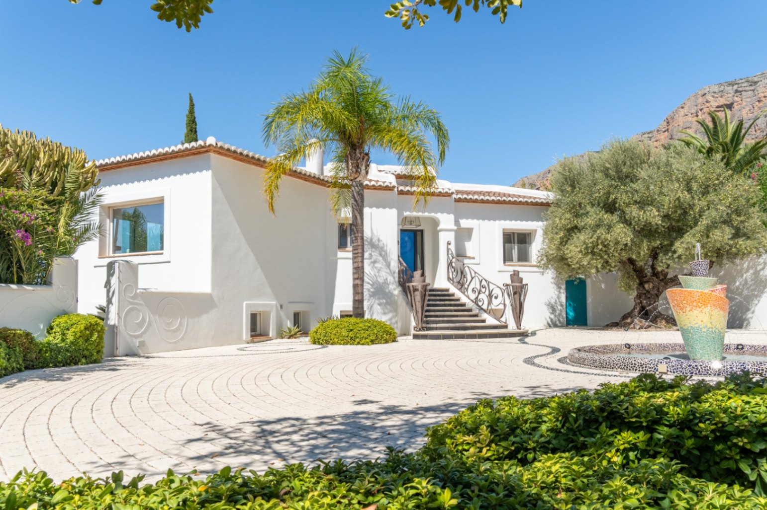 Stunning Ibiza-Style Villa with Tennis Court and Montgo Views in Javea
