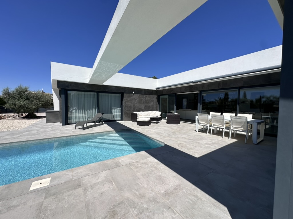 Villa moderne de plain-pied à vendre à Jávea