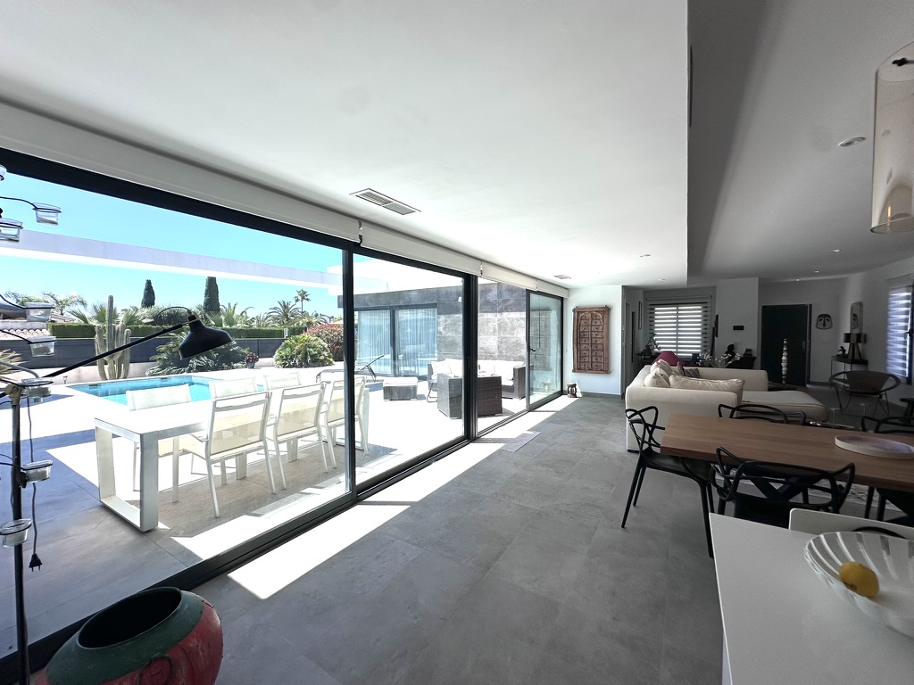 Villa moderne de plain-pied à vendre à Jávea