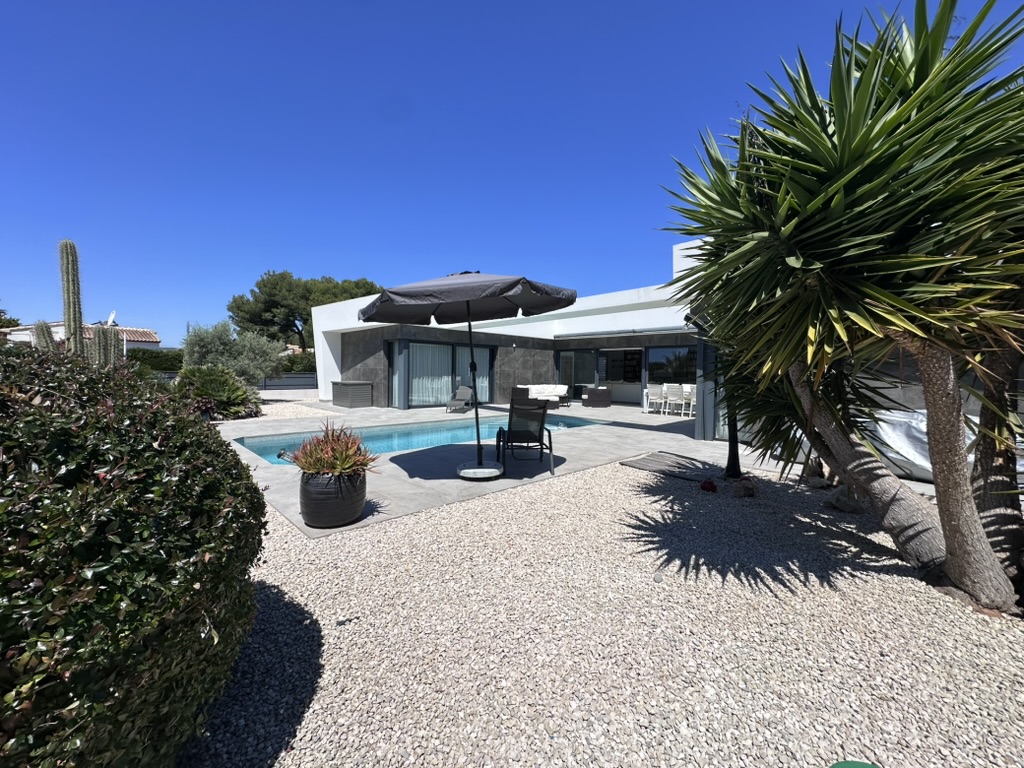 Villa moderne de plain-pied à vendre à Jávea