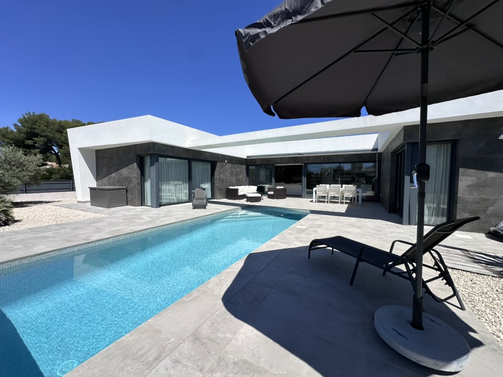 Villa moderne de plain-pied à vendre à Jávea