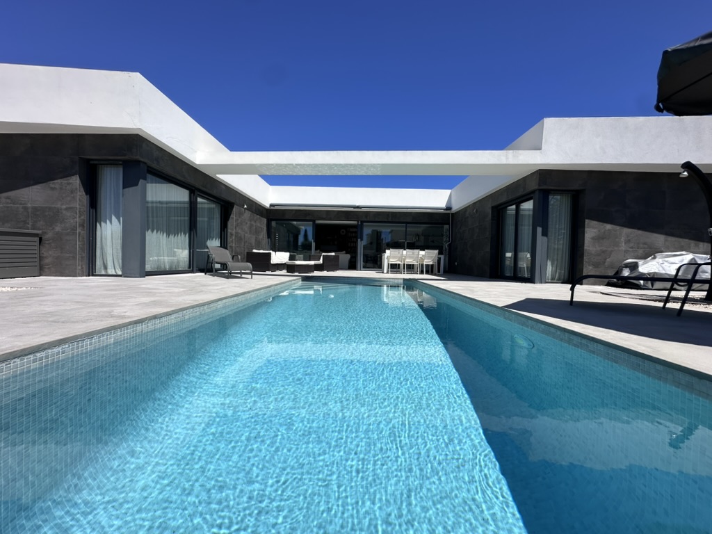 Villa moderne de plain-pied à vendre à Jávea