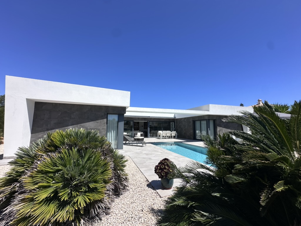 Villa moderne de plain-pied à vendre à Jávea