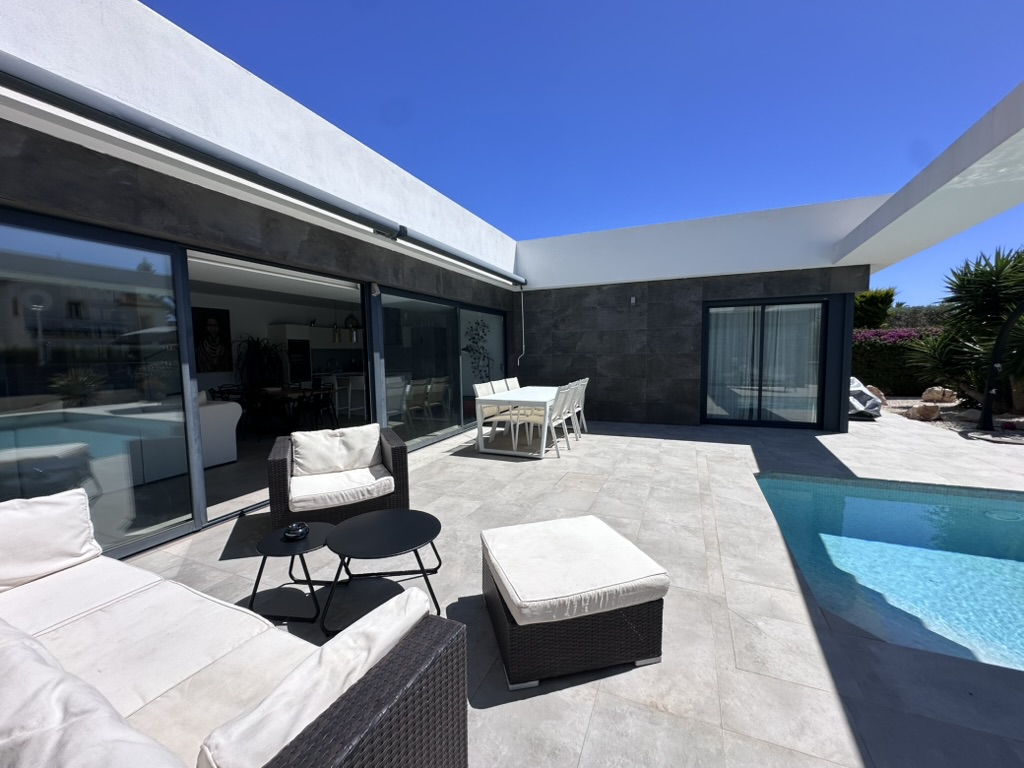 Villa moderne de plain-pied à vendre à Jávea
