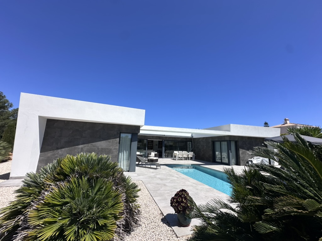 Villa moderne de plain-pied à vendre à Jávea