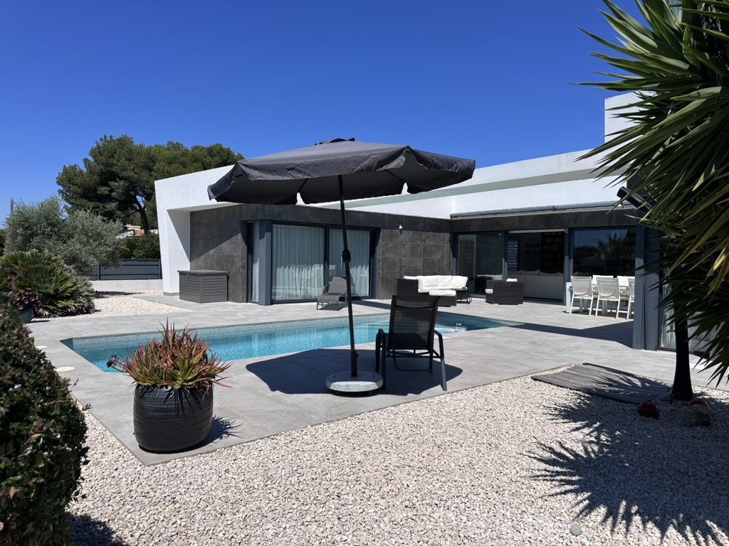 Villa moderne de plain-pied à vendre à Jávea