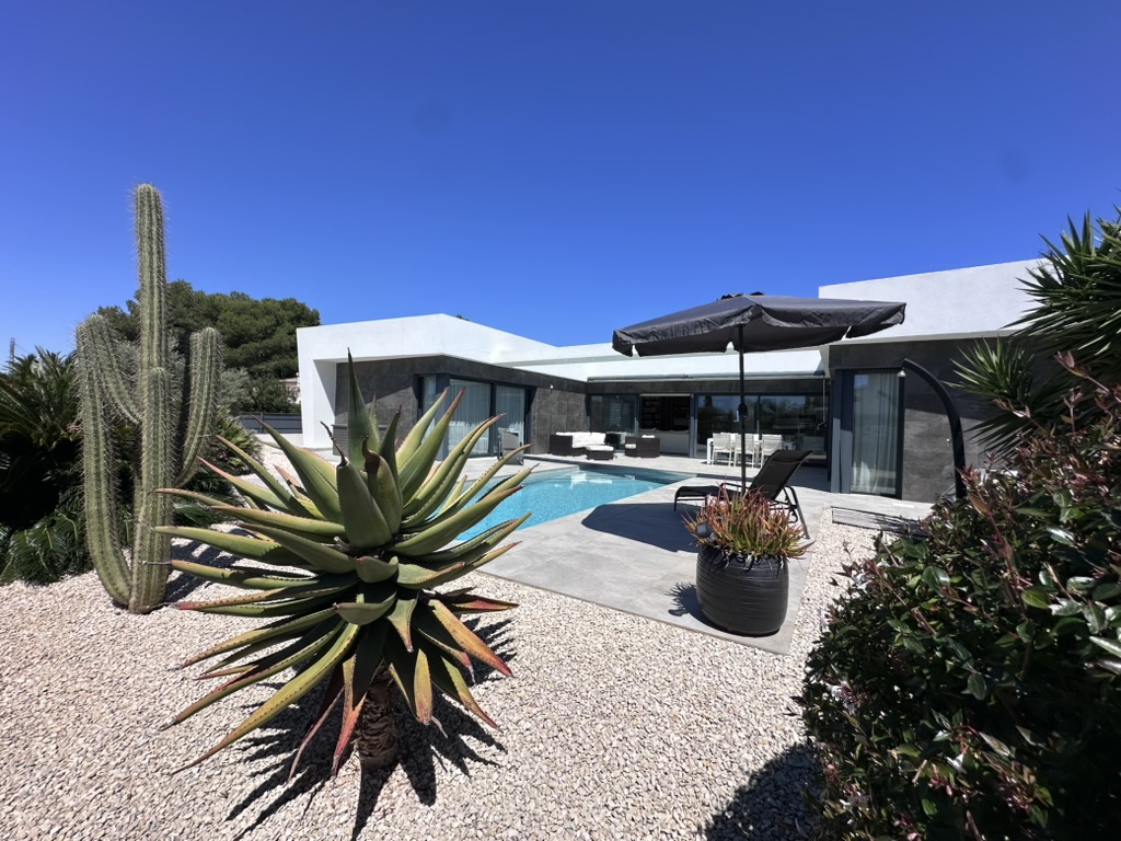 Villa moderne de plain-pied à vendre à Jávea