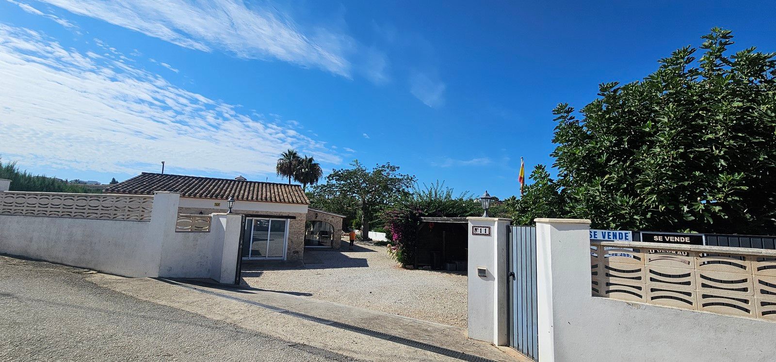 Encantadora finca reformada con piscina privada, gran parcela llana y placas solares