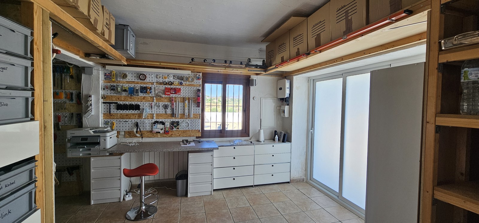 Encantadora finca reformada con piscina privada, gran parcela llana y placas solares