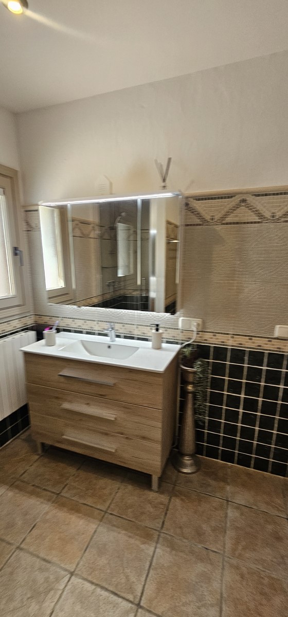 Encantadora finca reformada con piscina privada, gran parcela llana y placas solares