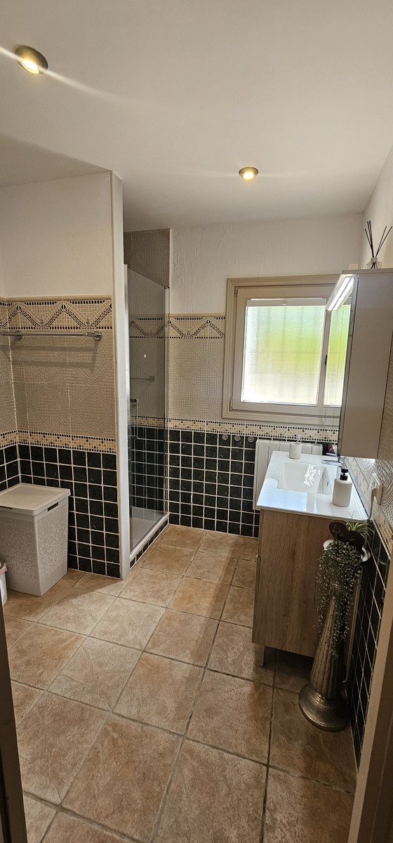 Encantadora finca reformada con piscina privada, gran parcela llana y placas solares