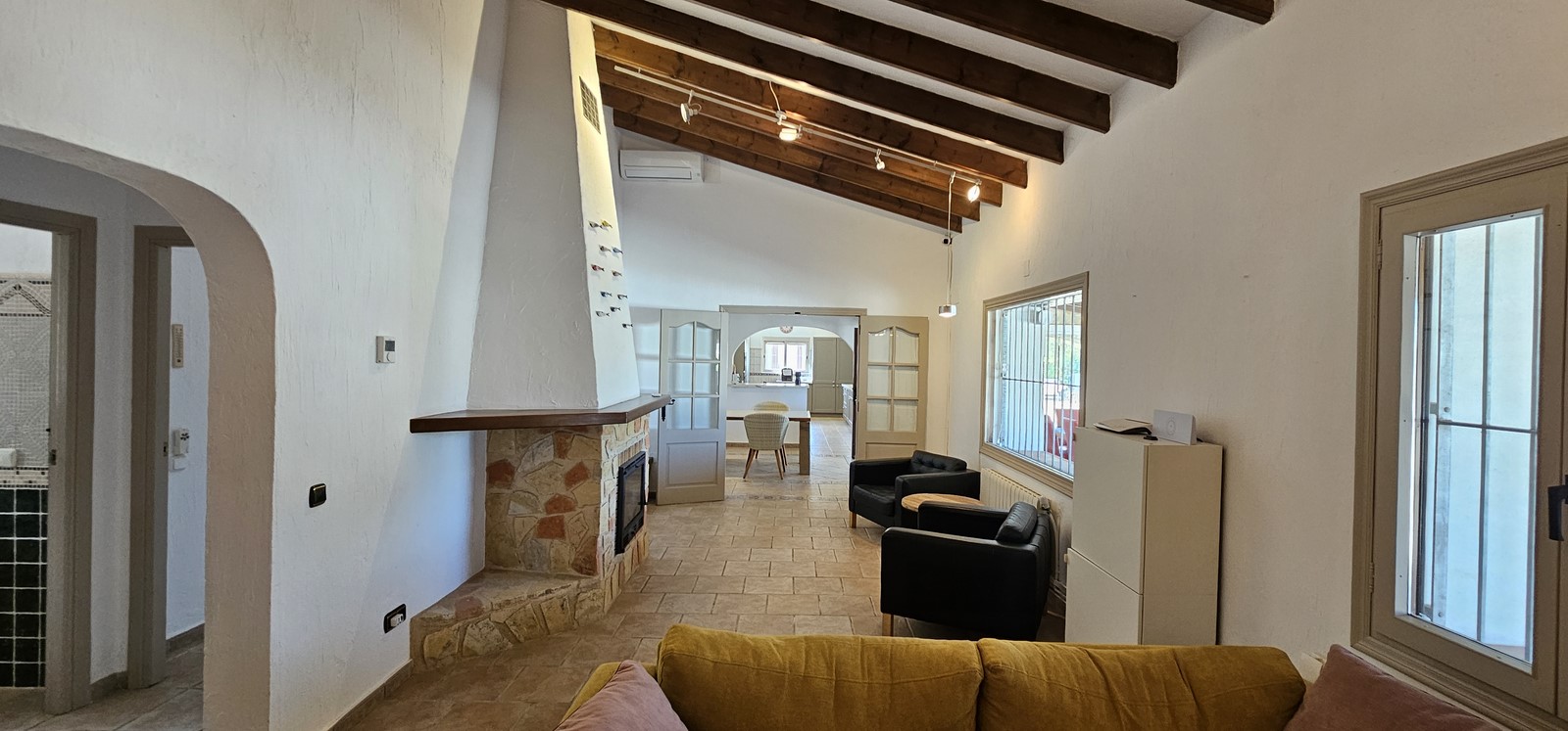 Encantadora finca reformada con piscina privada, gran parcela llana y placas solares