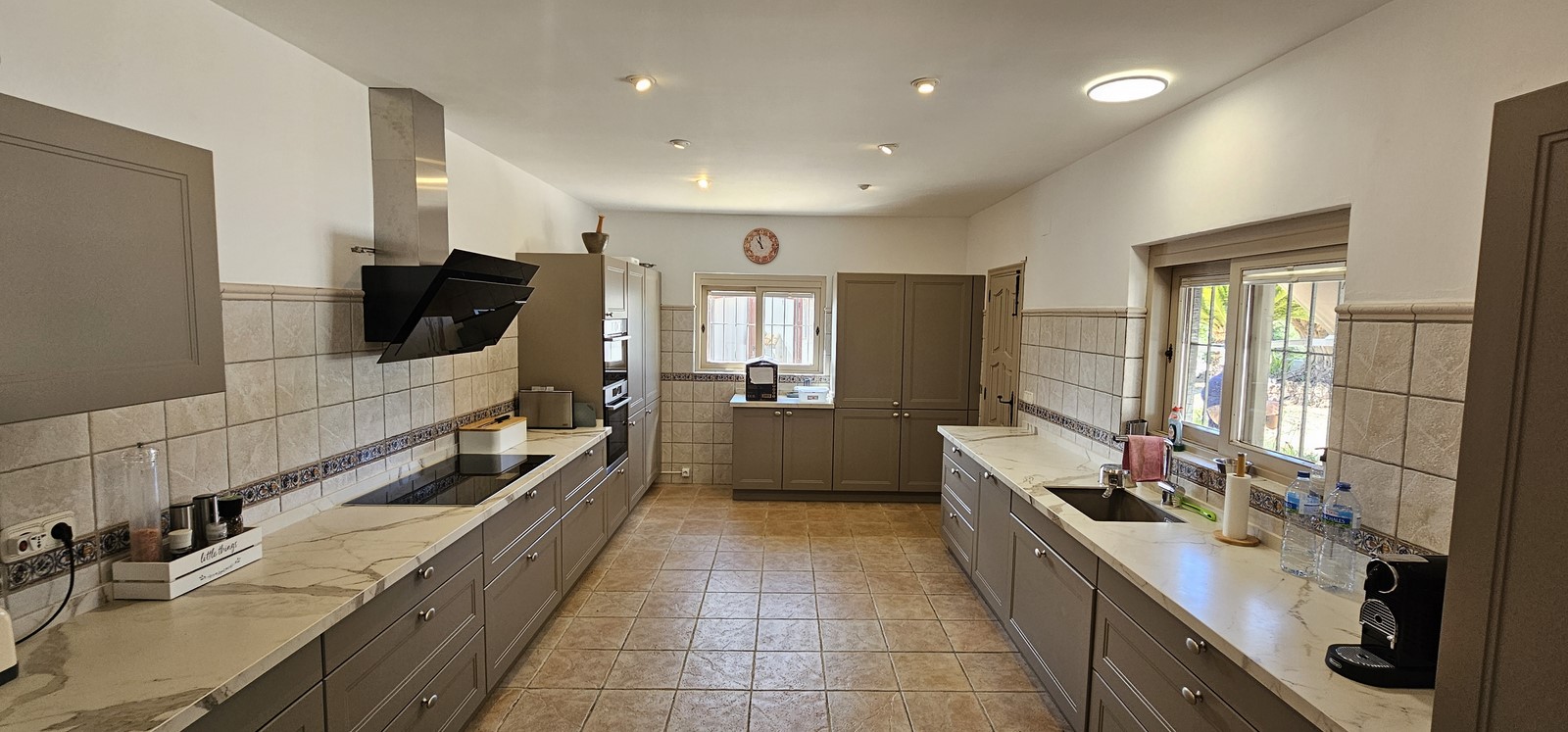 Encantadora finca reformada con piscina privada, gran parcela llana y placas solares