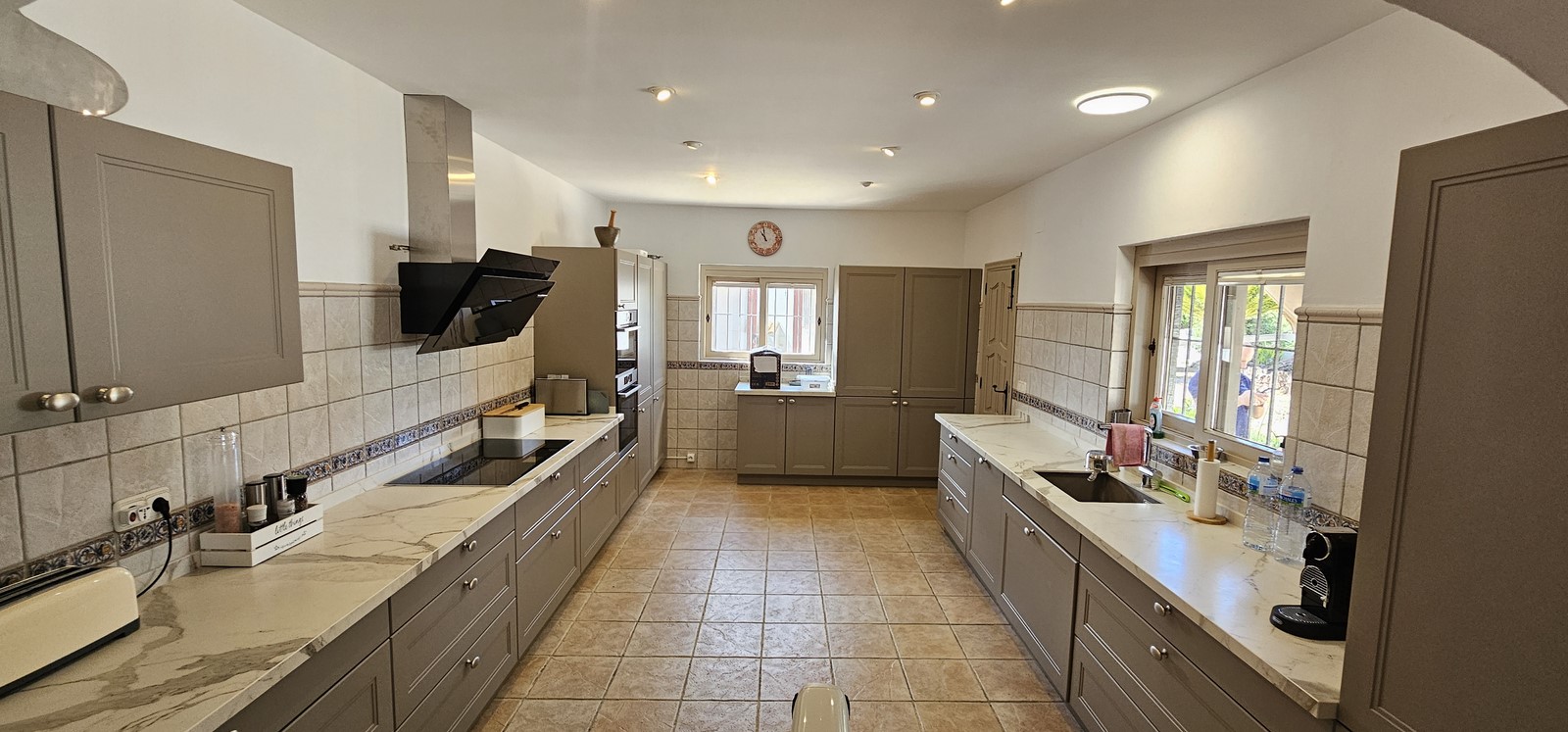 Encantadora finca reformada con piscina privada, gran parcela llana y placas solares