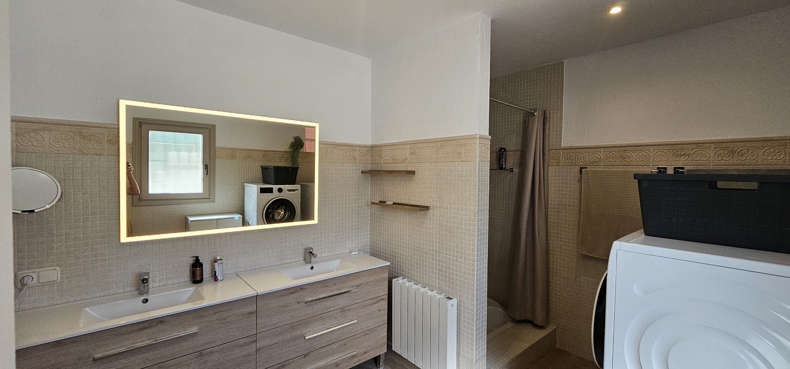 Encantadora finca reformada con piscina privada, gran parcela llana y placas solares