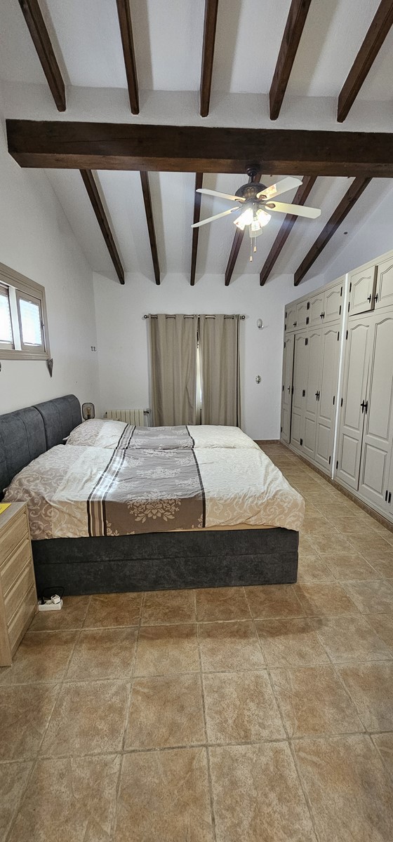 Encantadora finca reformada con piscina privada, gran parcela llana y placas solares