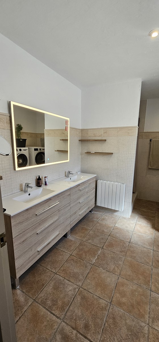 Encantadora finca reformada con piscina privada, gran parcela llana y placas solares