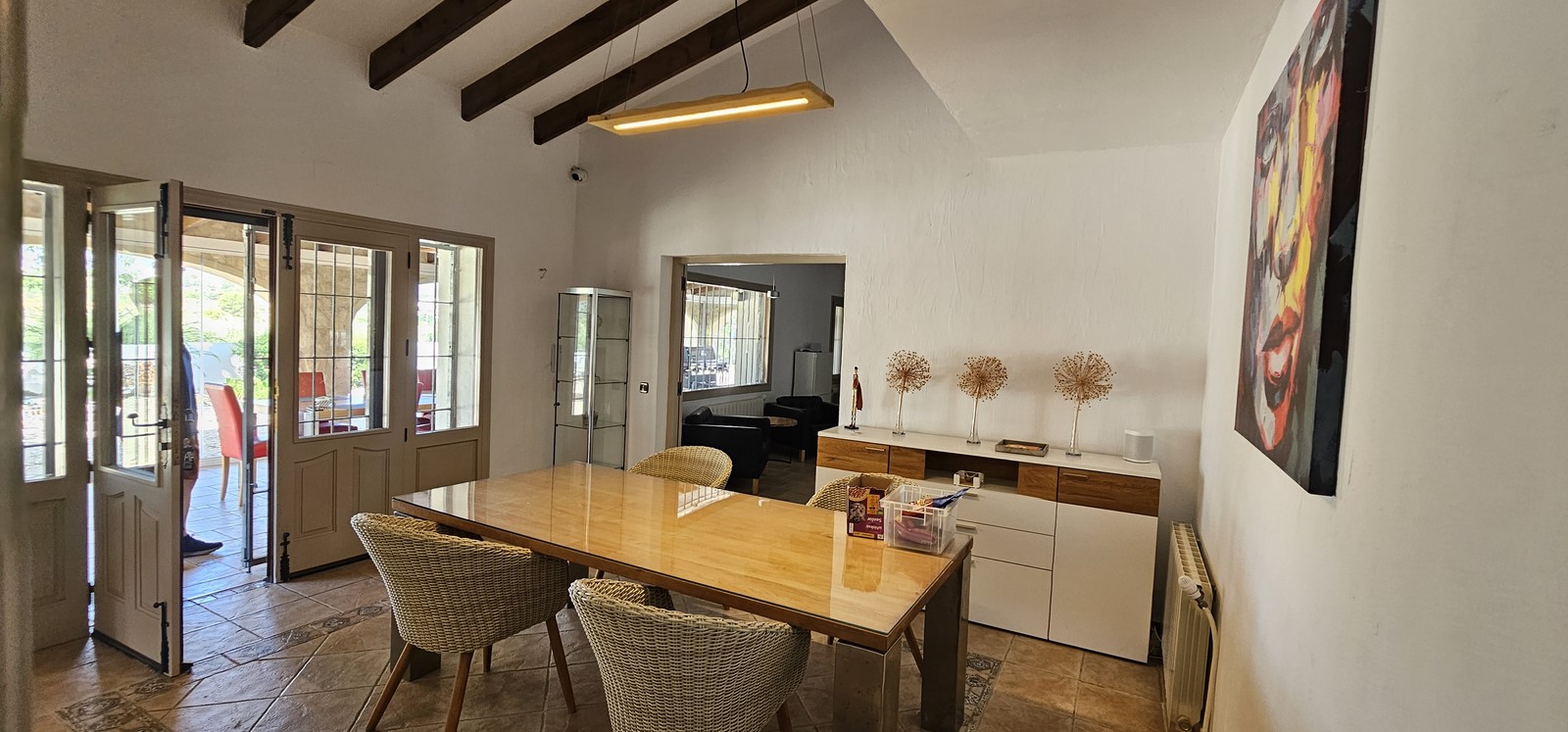 Encantadora finca reformada con piscina privada, gran parcela llana y placas solares