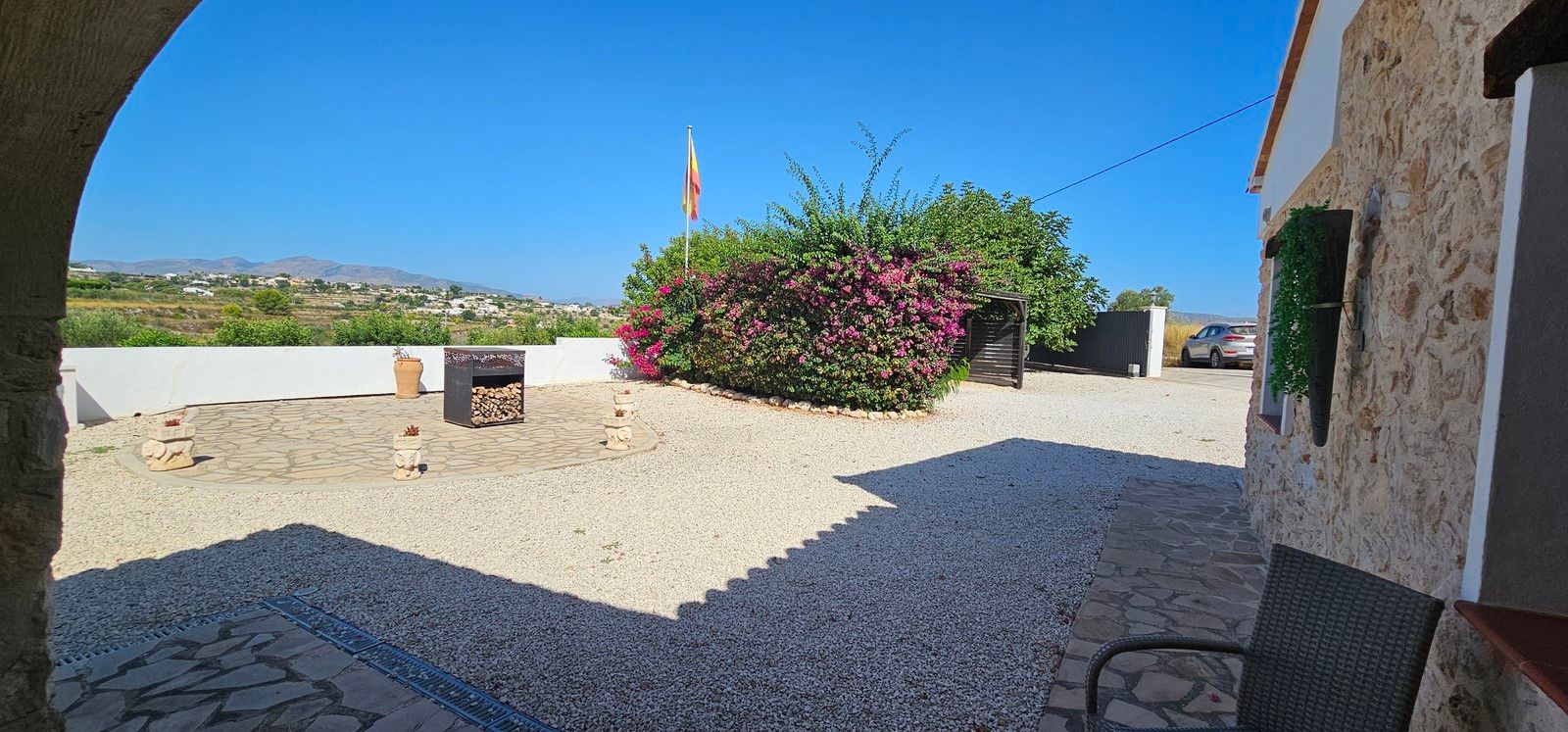 Encantadora finca reformada con piscina privada, gran parcela llana y placas solares